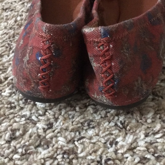 Lucky Brand Slip-On Floral Shoes - Picture 5 of 8